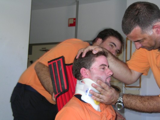 Inmovilización y movilización de accidentado 013.jpg
